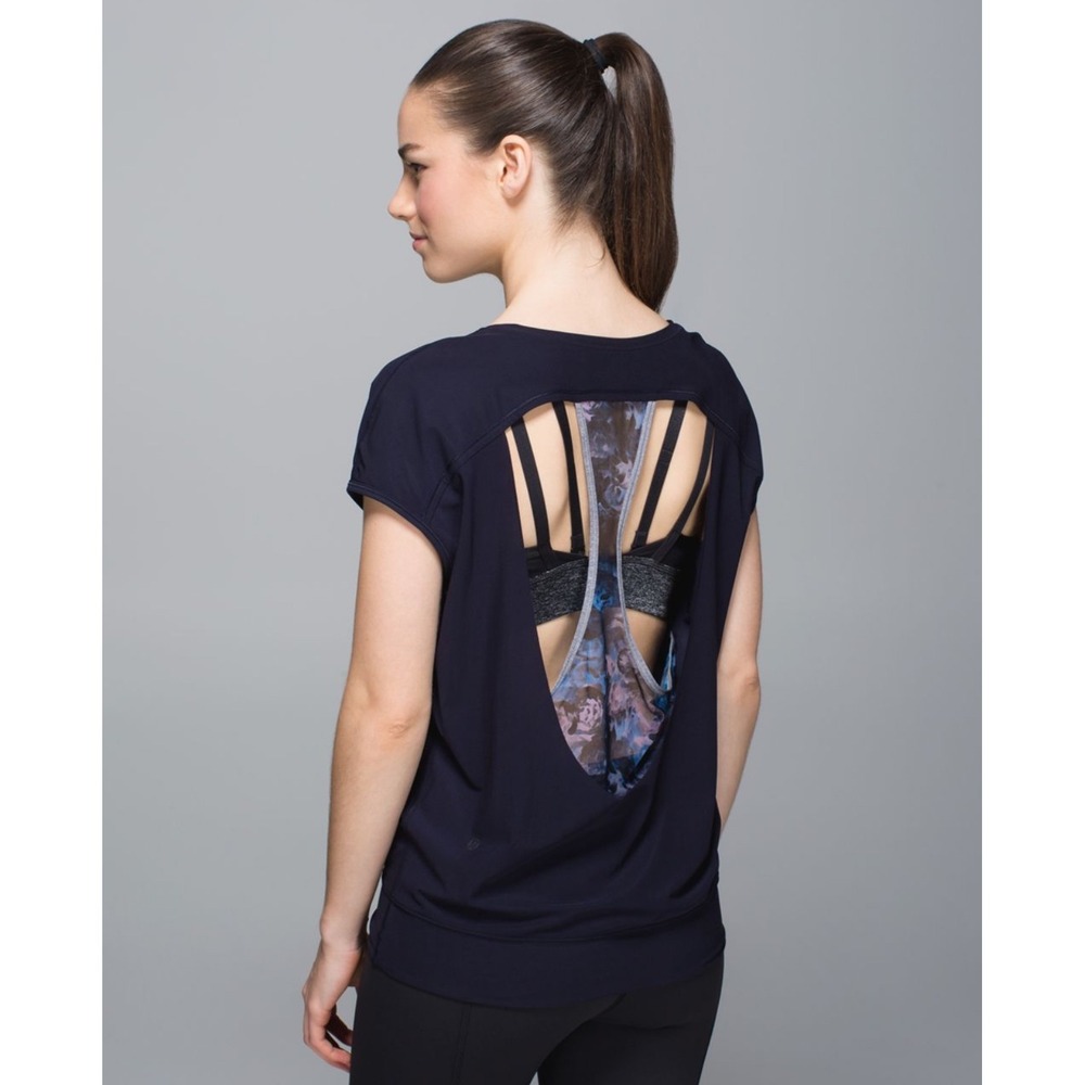 Lululemon If You're Lucky Short Sleeve Tee Naval Blue Women's Size 6-8‎